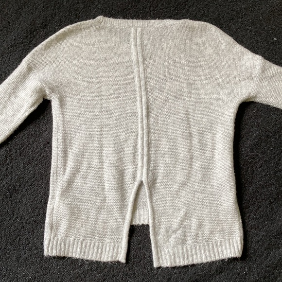 💕 ABERCROMBIE & FITCH SIZE XS GRAY SPLIT BACK SWEATER - Picture 10 of 12